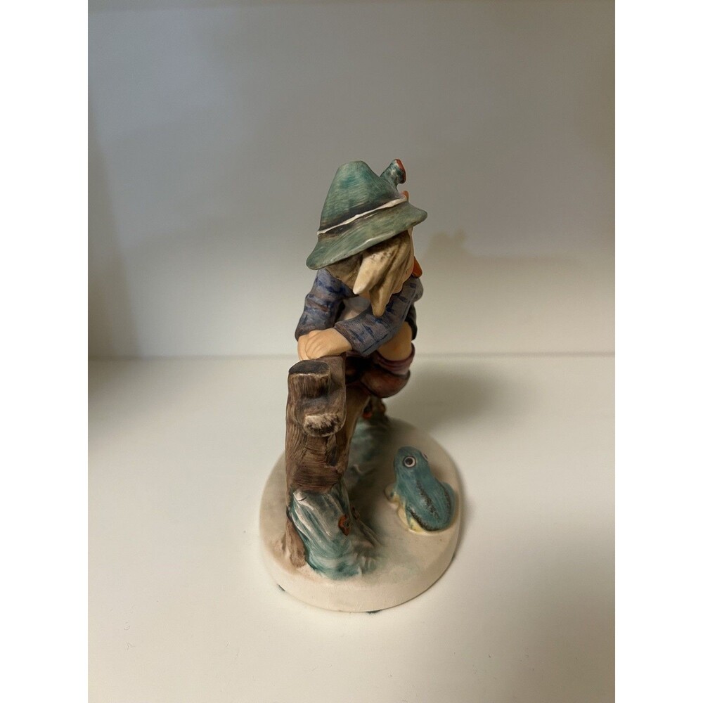 Goebel Hummel Figurine -Retreat To Safety boy - Picture 4 of 8
